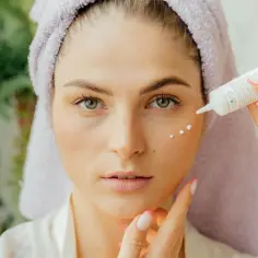 Serum pod oczy z retinolem - jak pozbyć się zmarszczek mimicznych