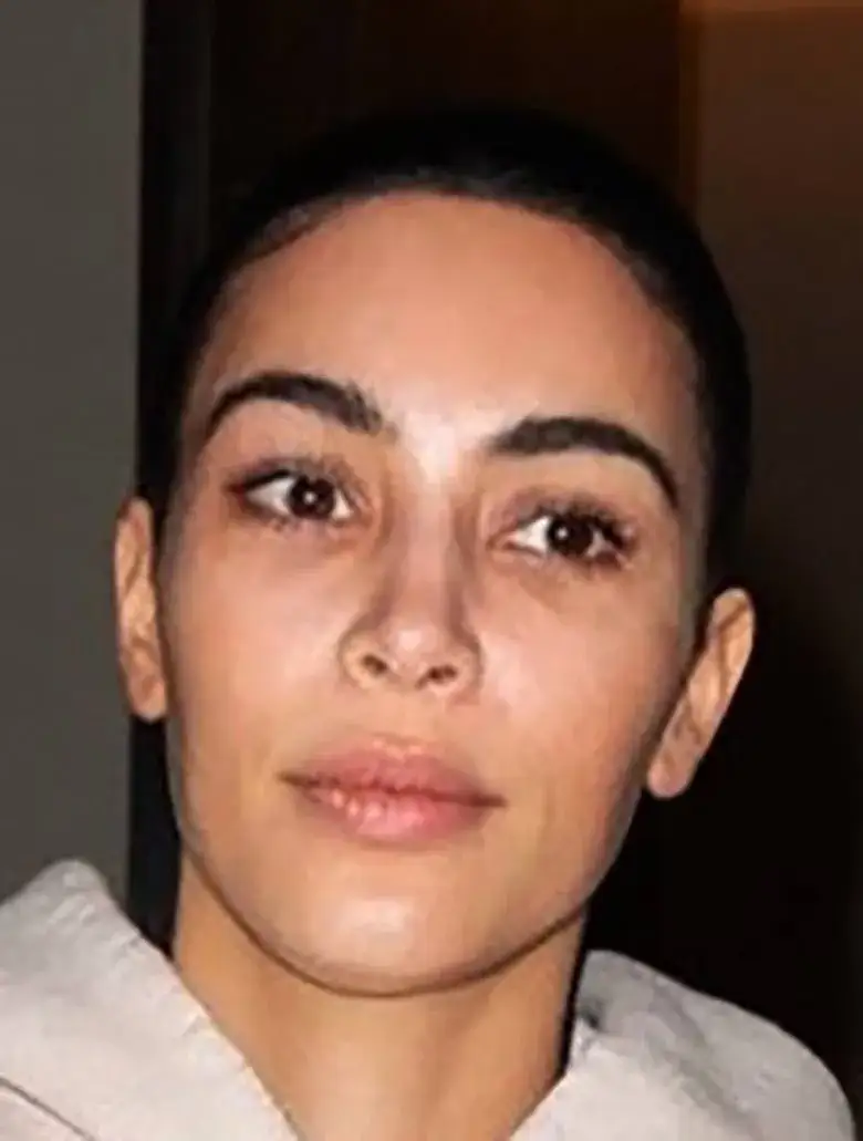 Zdjęcie Kim Kardashian bez makijażu: zaskakujący naturalny wygląd i pielęgnacja
